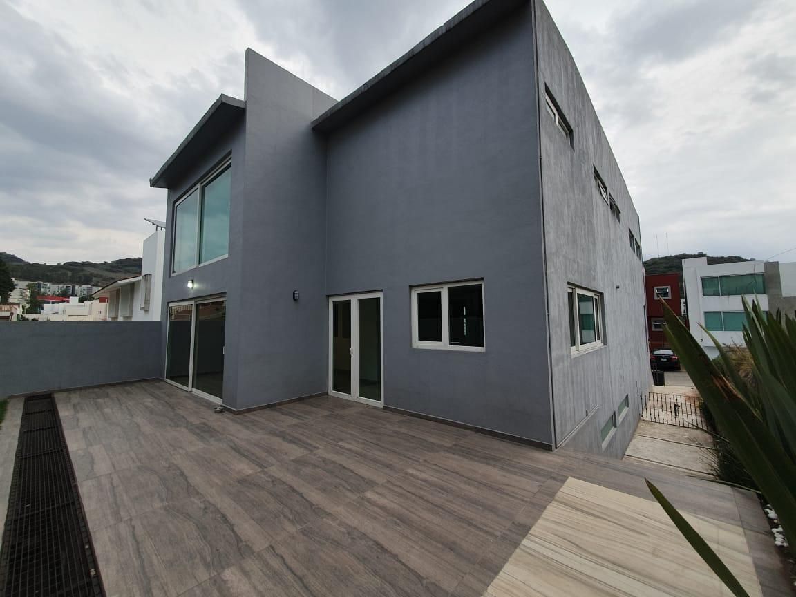 21 de 40: Jardín Vista con pasillo lateral