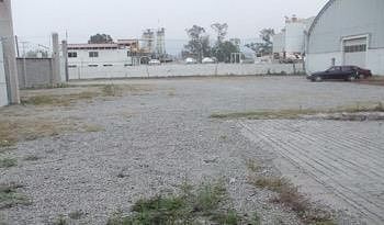 3 de 12: Amplio patio de maniobras