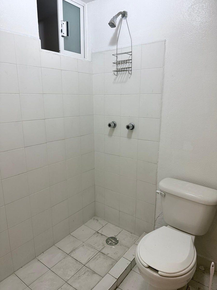 23 de 31: Baño de servicio