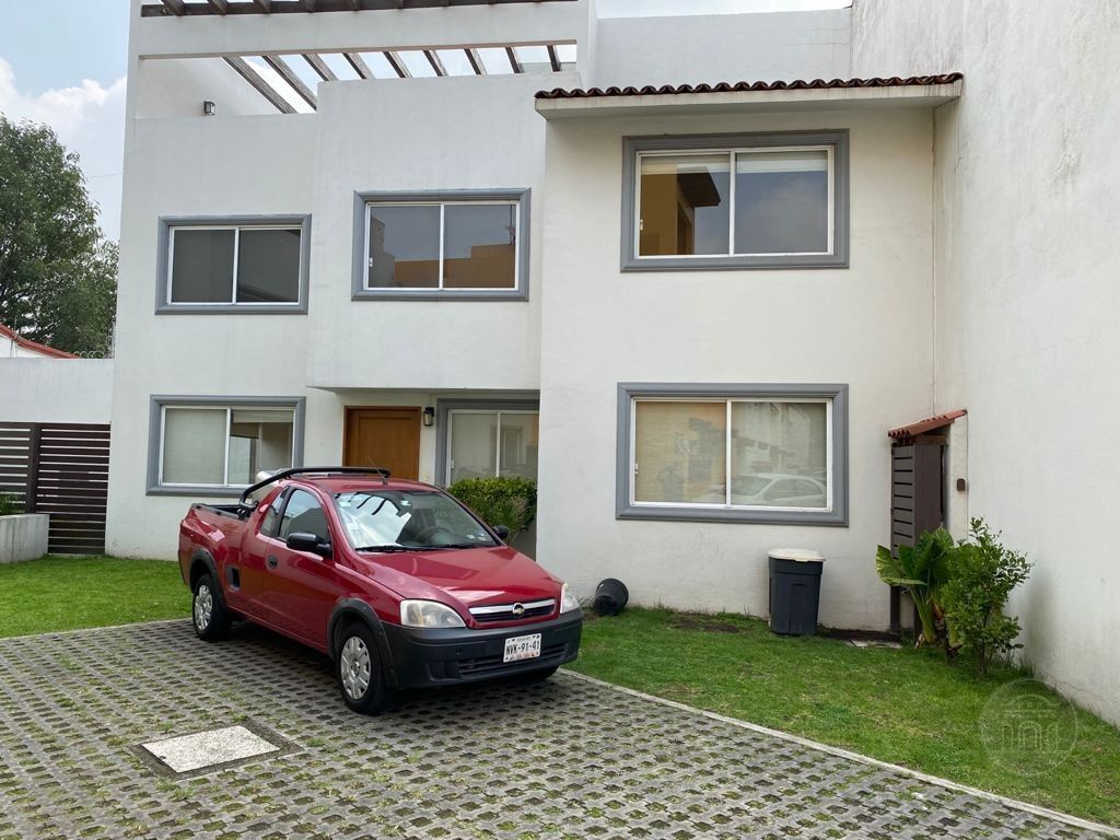 2 de 31: Jardín al frente