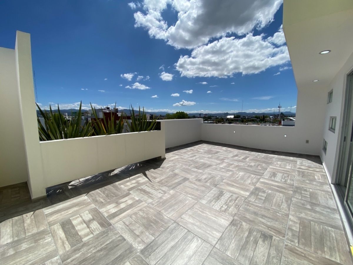 19 of 21: Roof garden