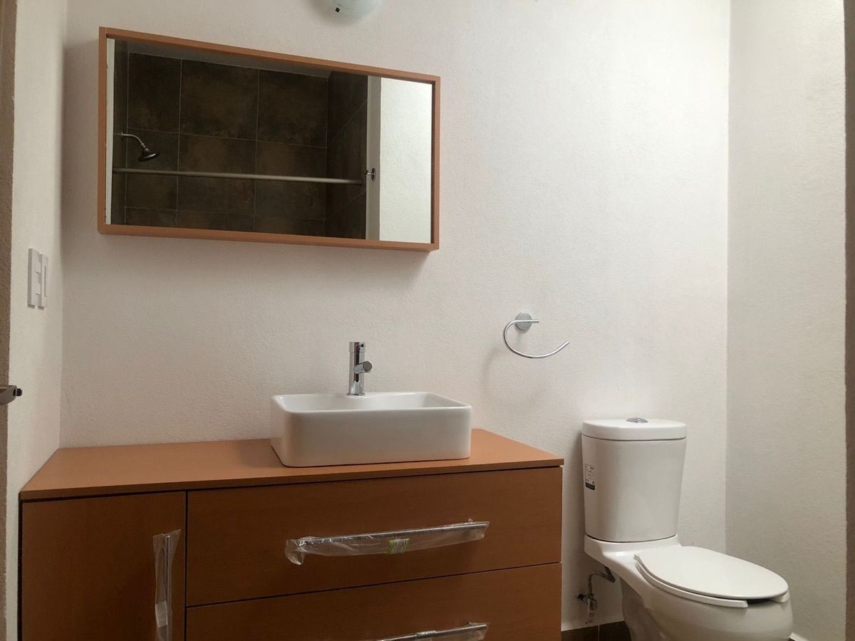 36 de 50: Baño Recámara 2
