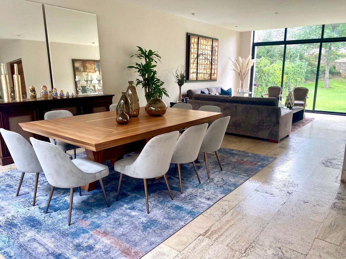 3 de 24: Sala Comedor con vista al jardín.