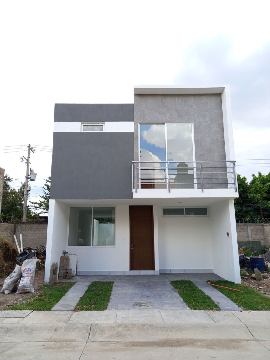 Casa nueva dentro de coto en Toluquilla