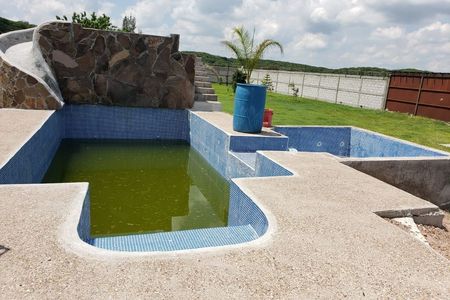 EN VENTA FINCA CON JARDÍN Y ALBERCA EN SALAMANCA GUANAJUATO