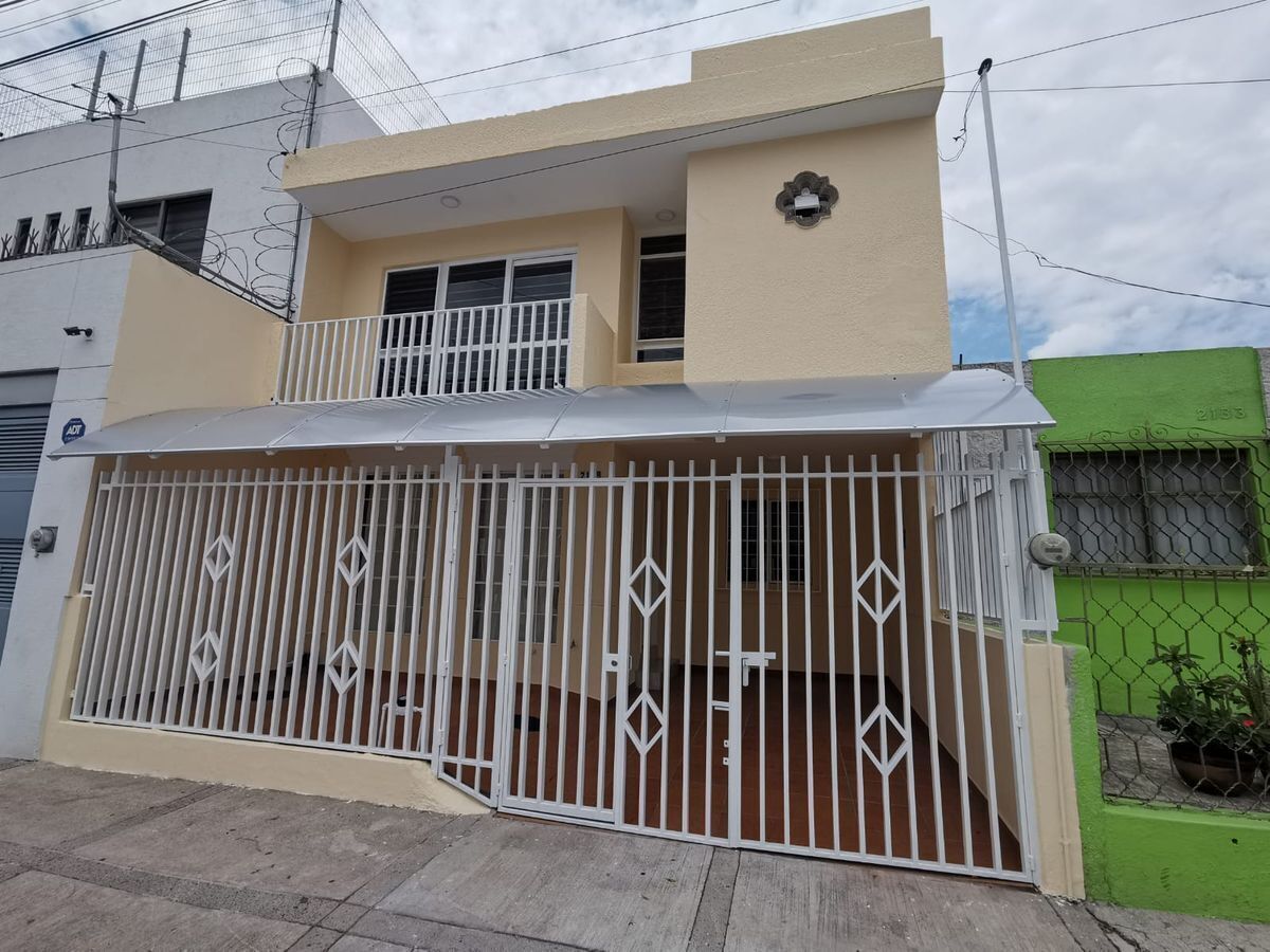 Hermosa casa en venta remodelada, muy cerca del mercado de abastos