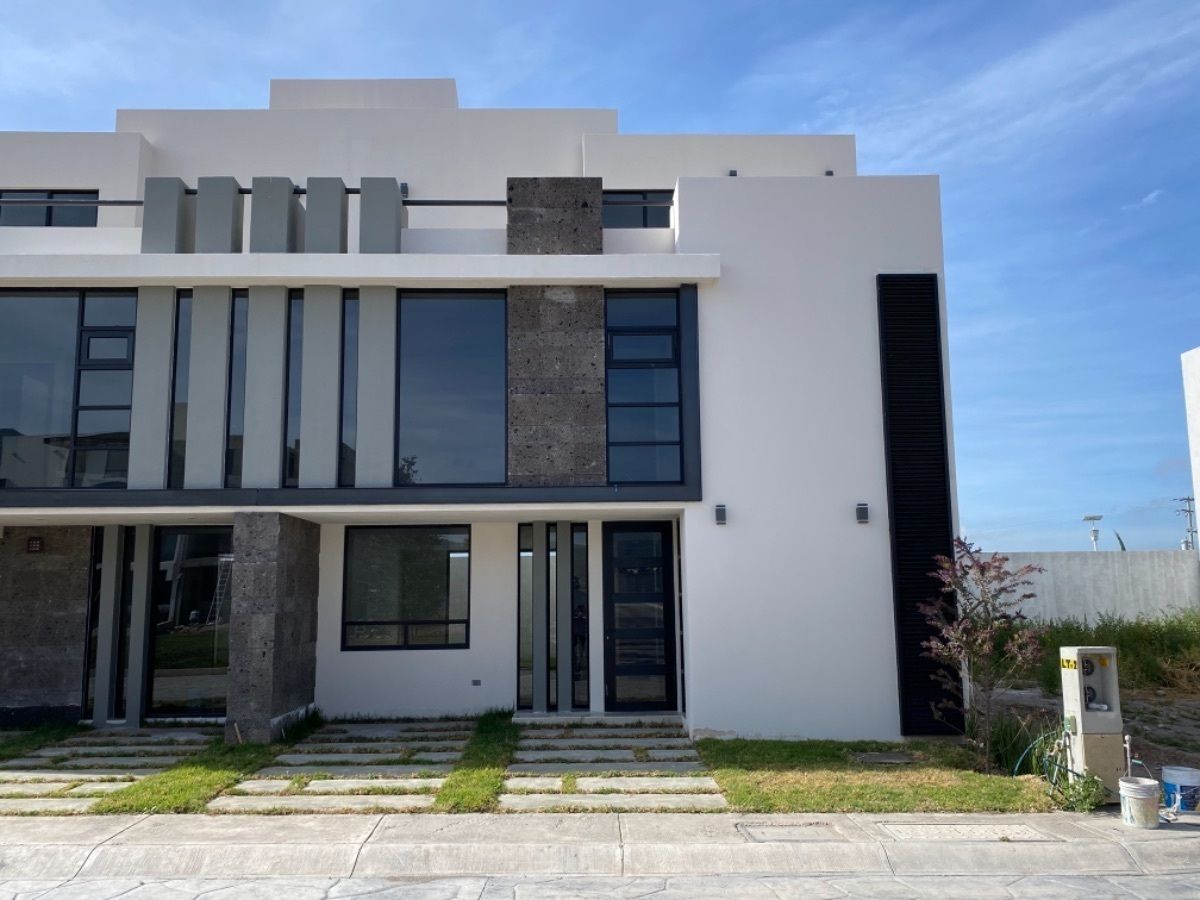 1 de 22: Fachada