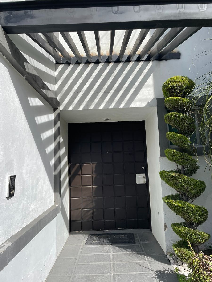 5 de 30: Entrada principal