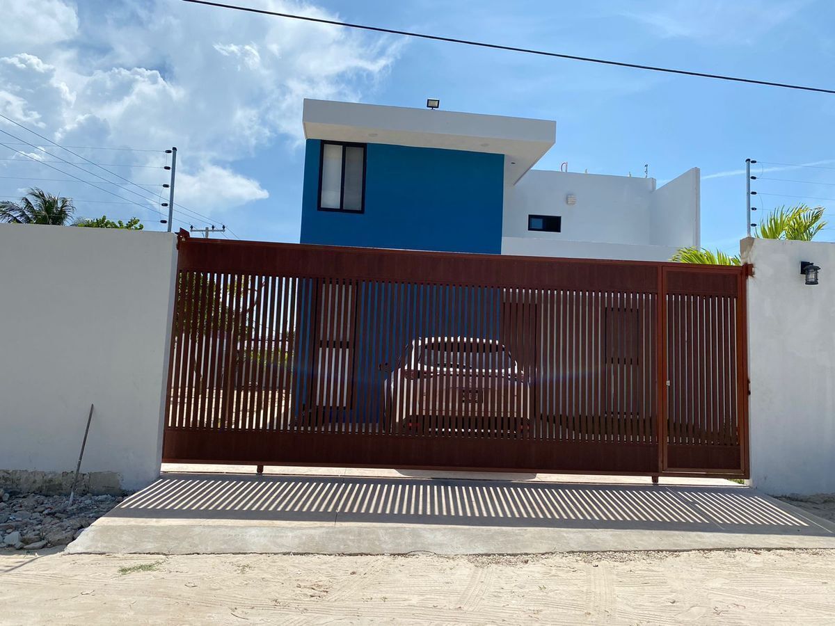 1 de 28: Fachada casa equipada en renta Chicxulub Puerto Progreso