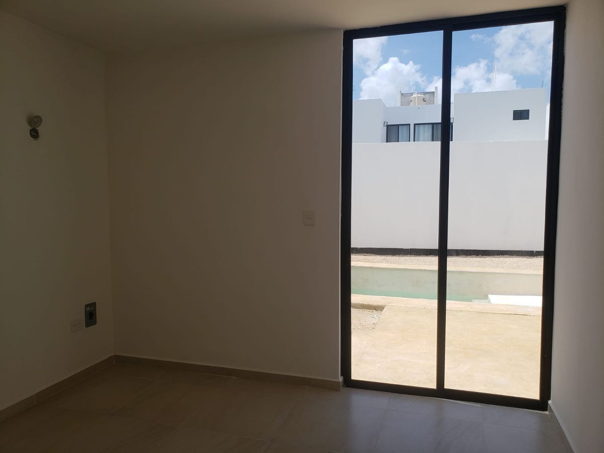 2 de 20: Estudio planta baja casa condominio en renta  Temozón Norte