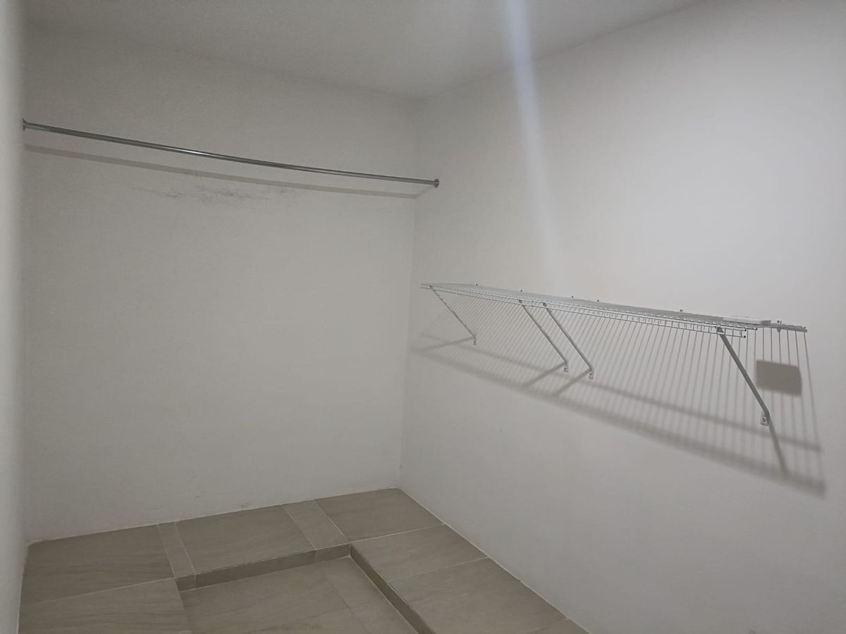 8 de 20: closet vestidor casa condominio en renta  Temozón Norte