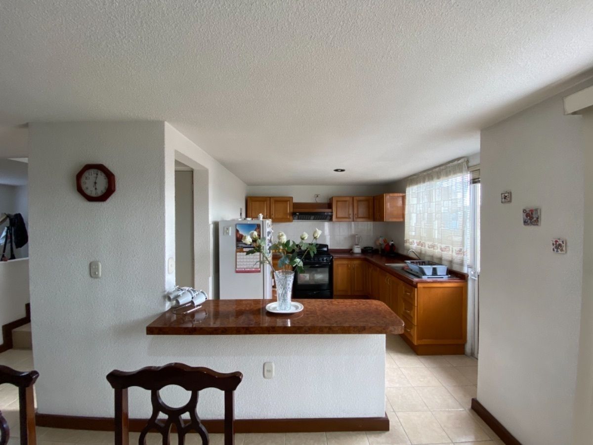 Comedor y cocina equipada