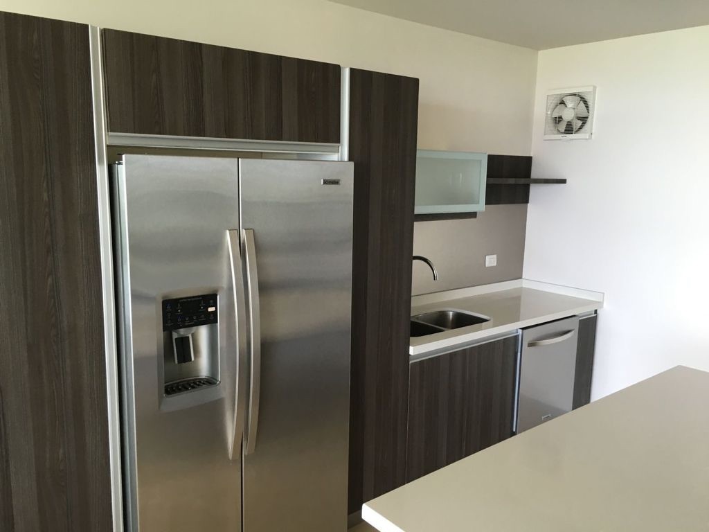 2 de 13: Refrigerador, Lavabo y lava trastes.