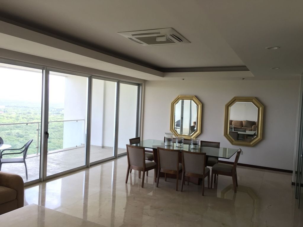 3 de 13: Comedor y Vista Principal