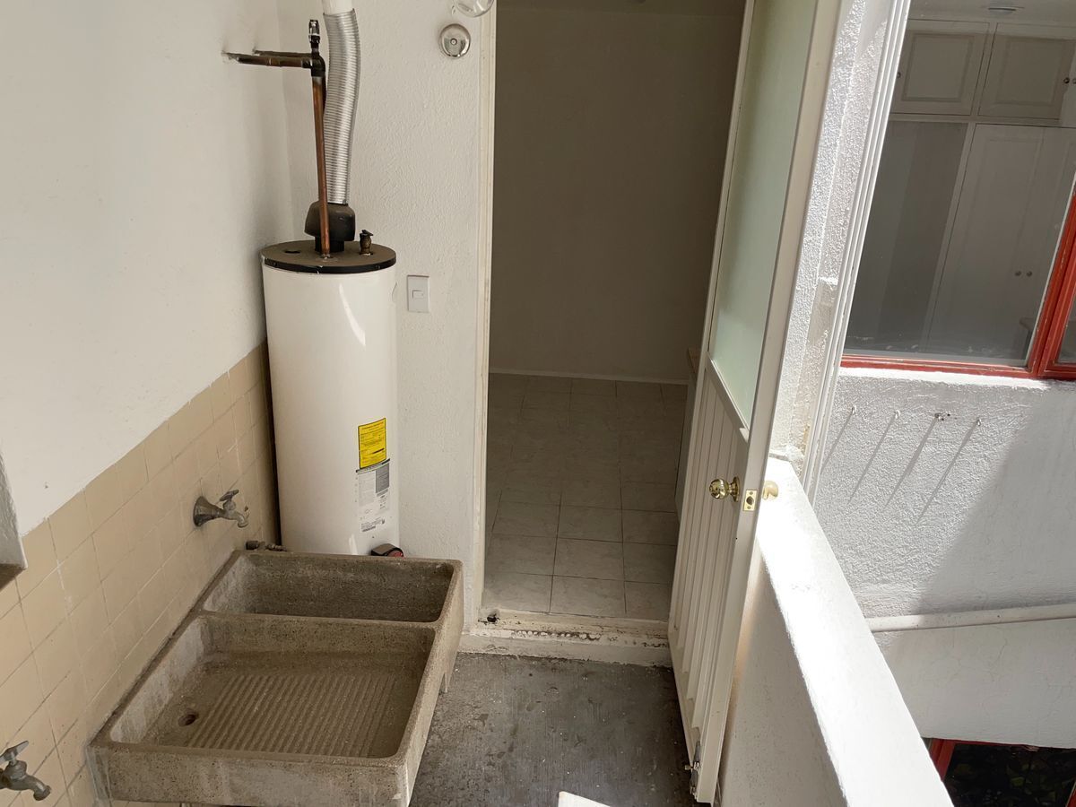 14 de 36: Area de lavado junto a la cocina