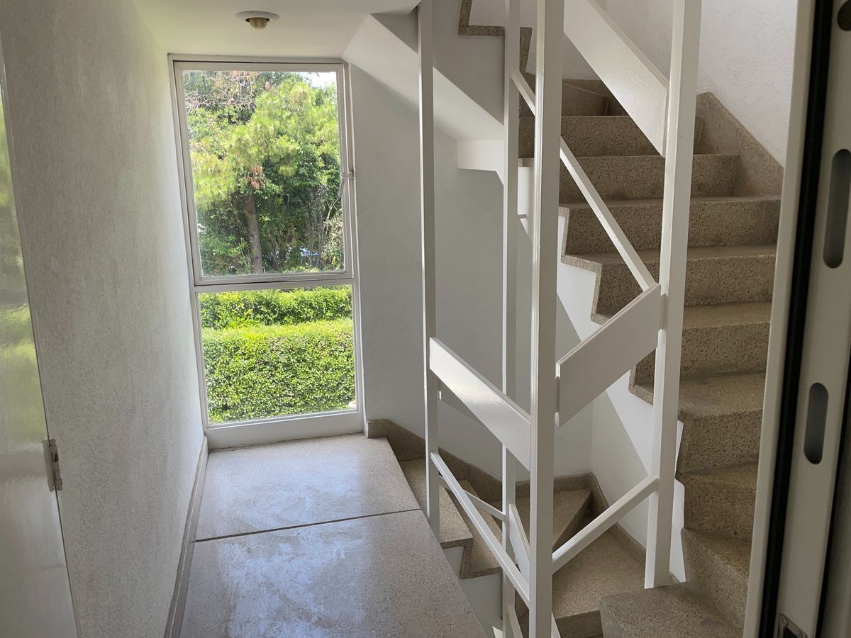28 de 33: escaleras 