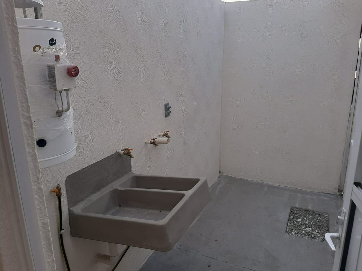 22 de 26: Patio de servicio se entrega con calentador