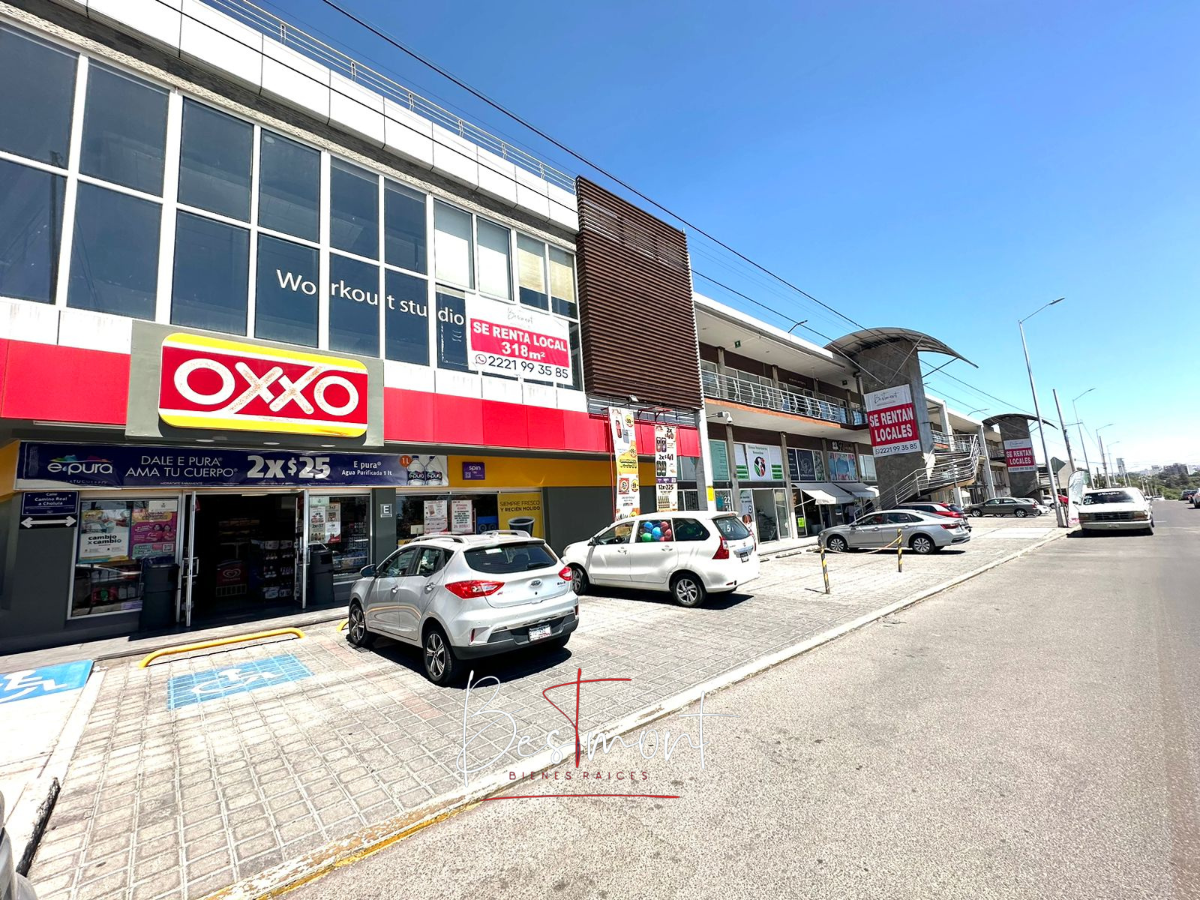 1 of 23: Fachada