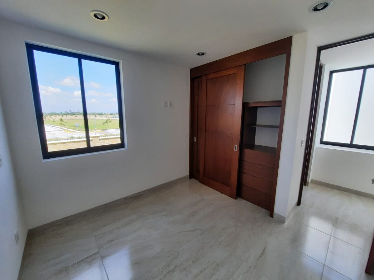 6 de 16: Clóset habitación.