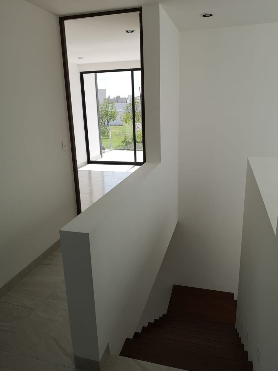 13 de 16: Escaleras.