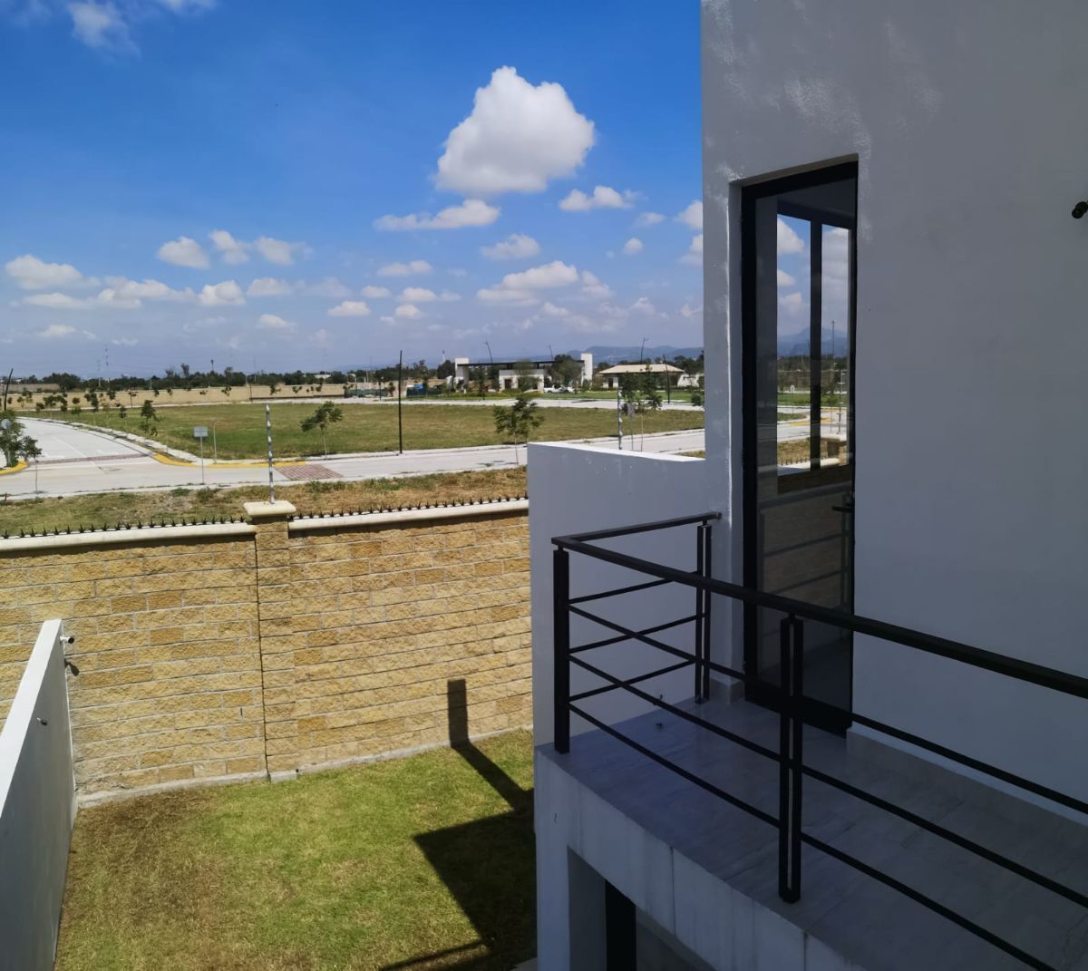 14 de 16: Vista de balcón.