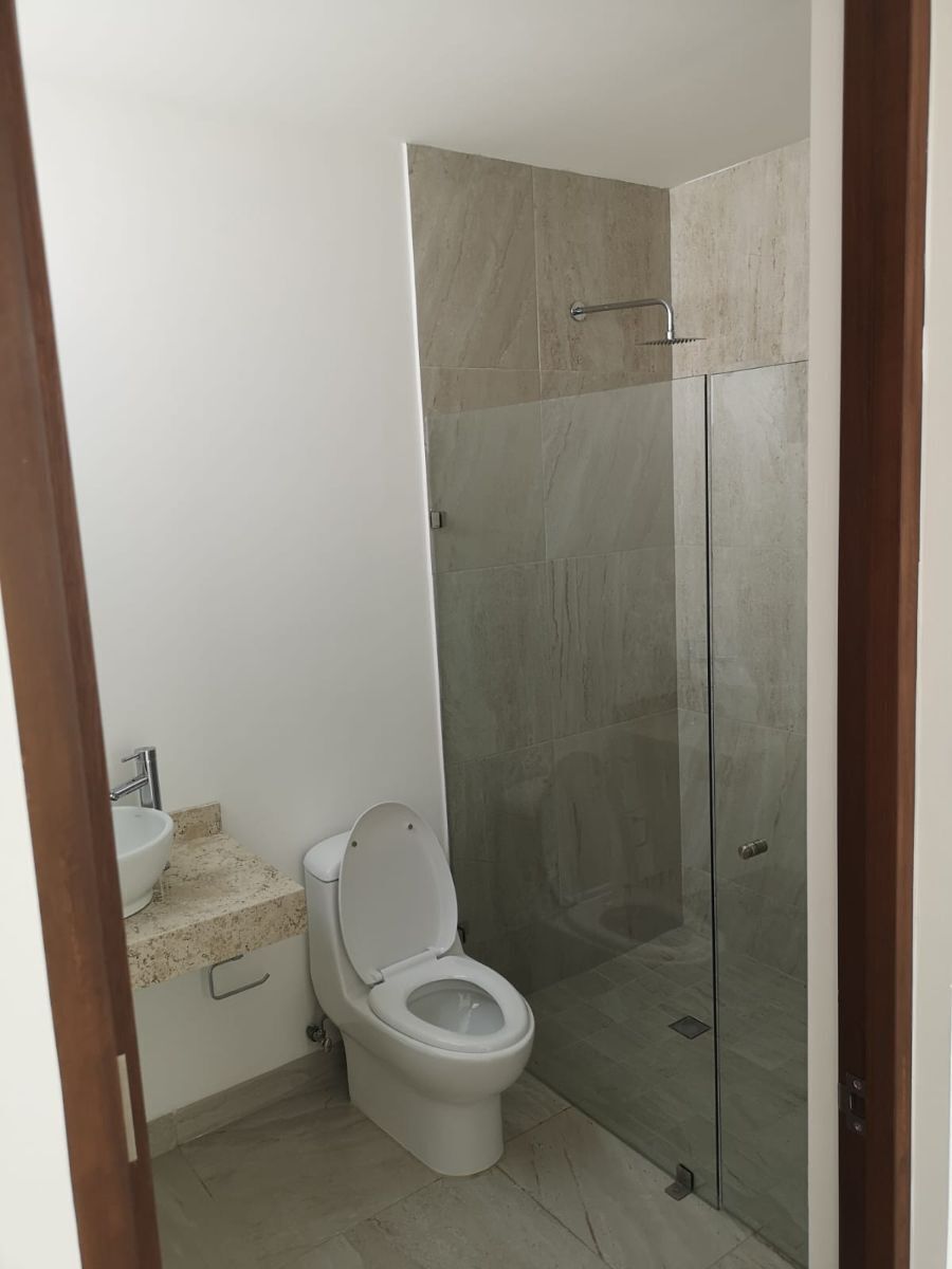 15 de 16: Baño completo.