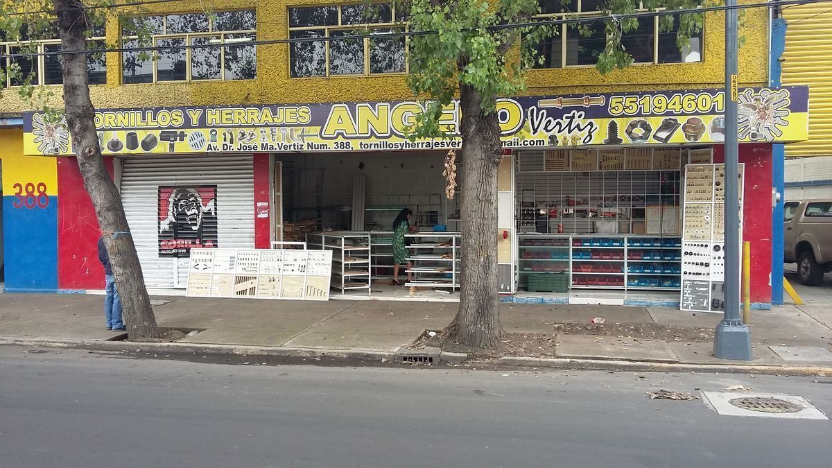 Terreno y Locales en Renta