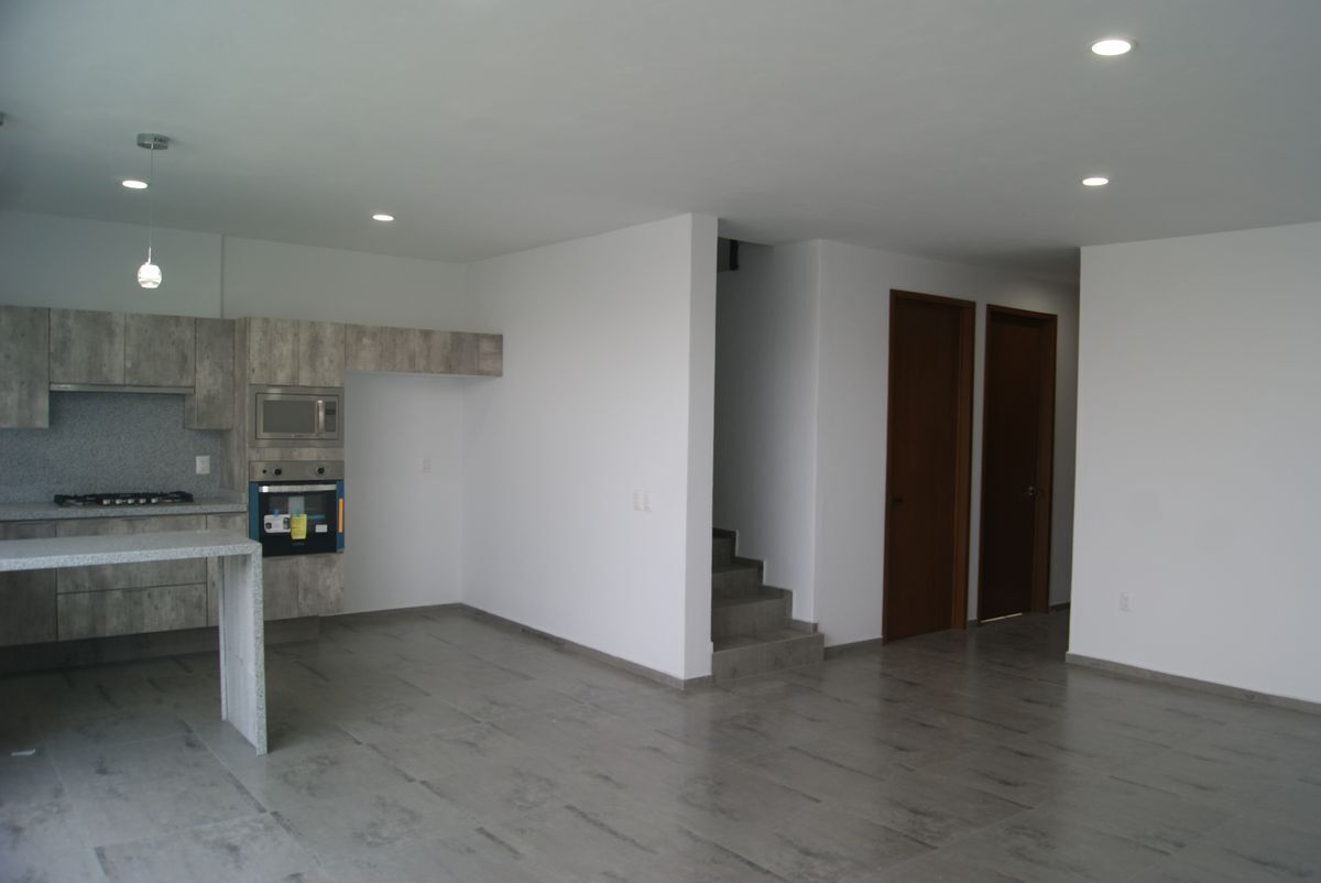 2 de 46: COCINA CON HORNO EMPOTRADOS  BARRA DE GRANITO