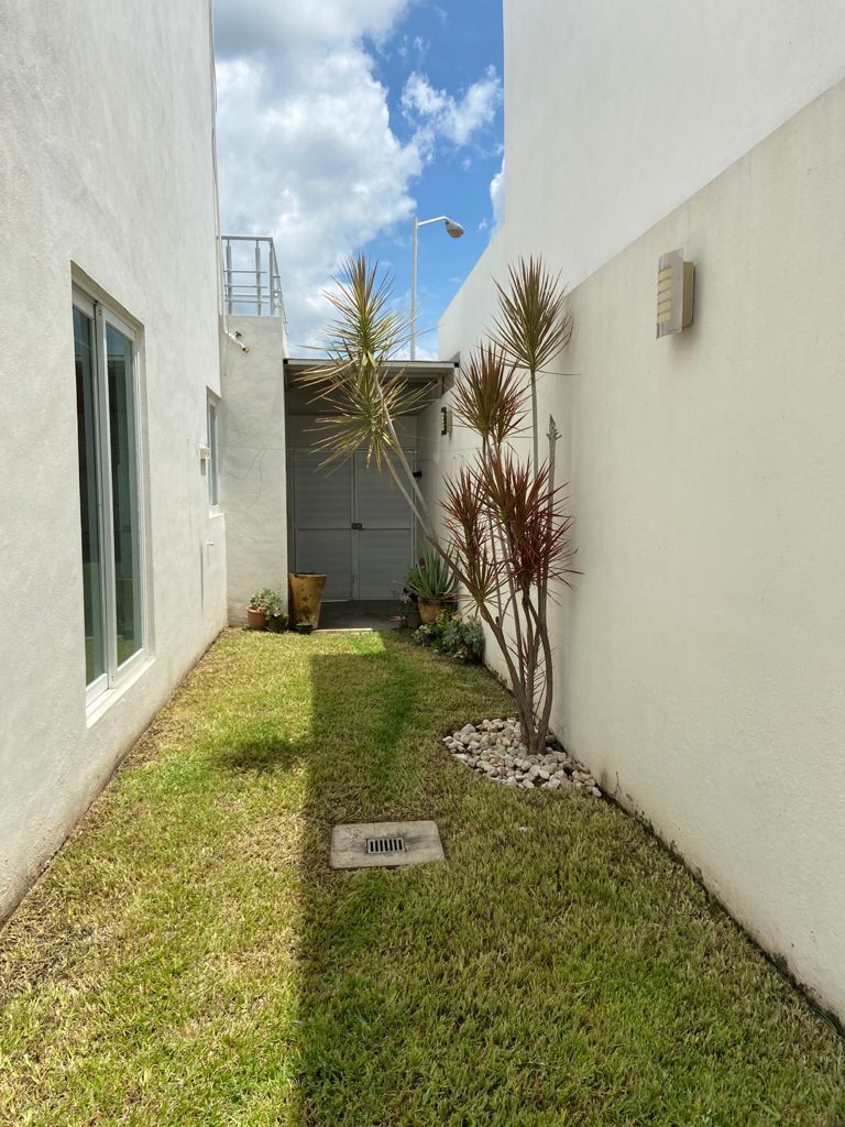 Casa en Residencial Bosque Real, Villa de Alvarez, foto 2 de 13