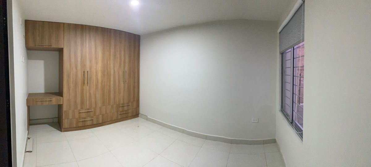 29 de 45: Recámara principal, ventanal y closet