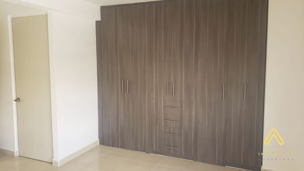 7 de 11: Closet y baño de recámara principal