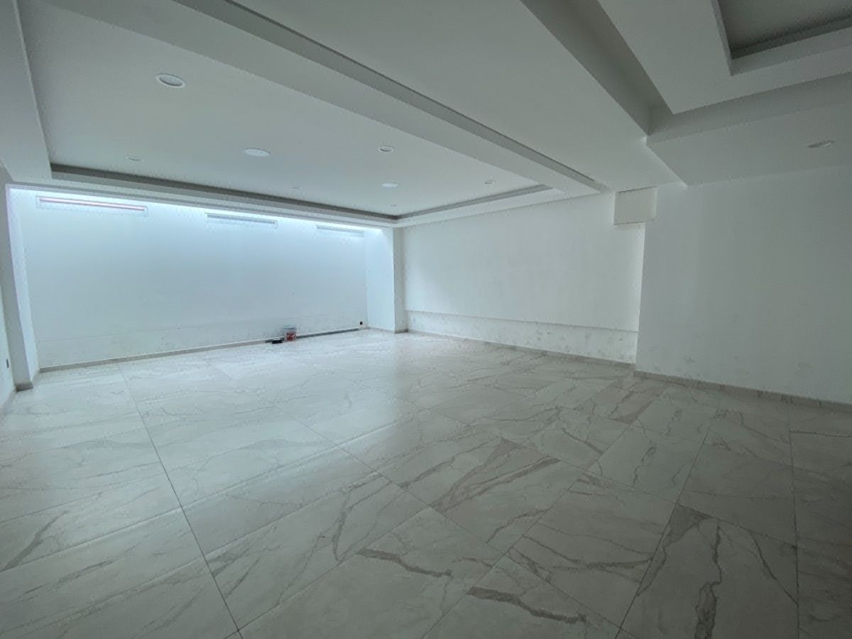 Salón de eventos con baños, foto 20 de 21