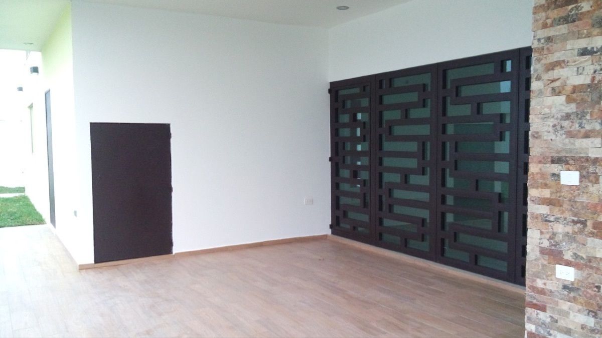 12 de 17: TERRAZA TECHADA ACCESO AL  JARDÍN 