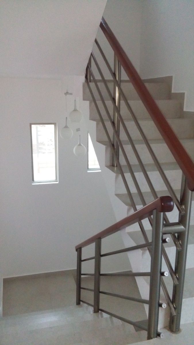 15 de 17: BARANDALES ACCESO A LA SEGUNDA PLANTA