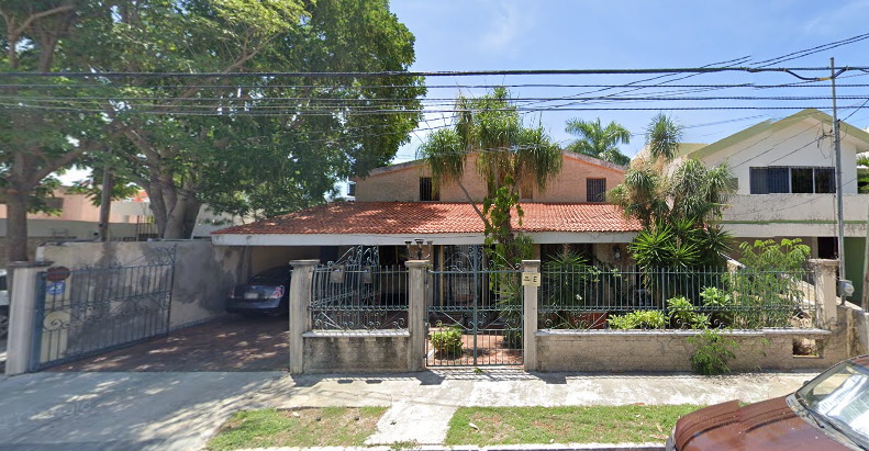 AllProperty - Casa en venta sobre Avenida Yucatán en Jardines de Mérida. Norte de Mérida