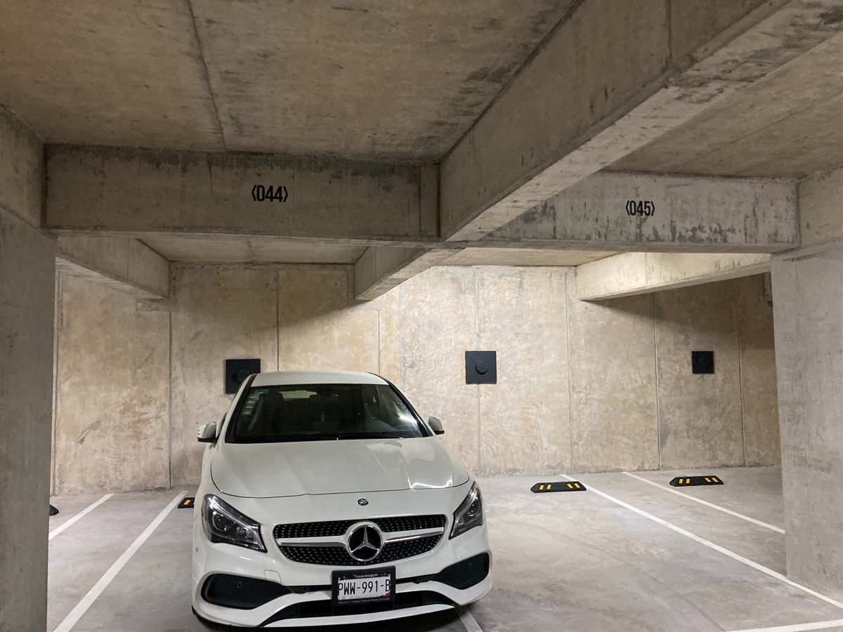 13 de 30: Dos lugares de estacionamiento 