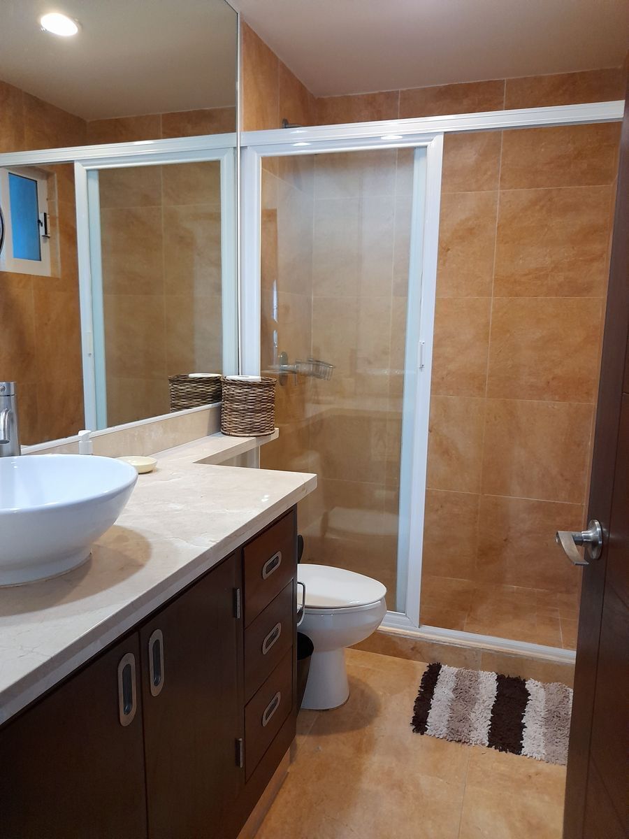 12 de 19: Baño / Bathroom.