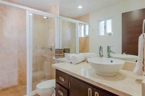 10 de 19: Baño / Bathroom.