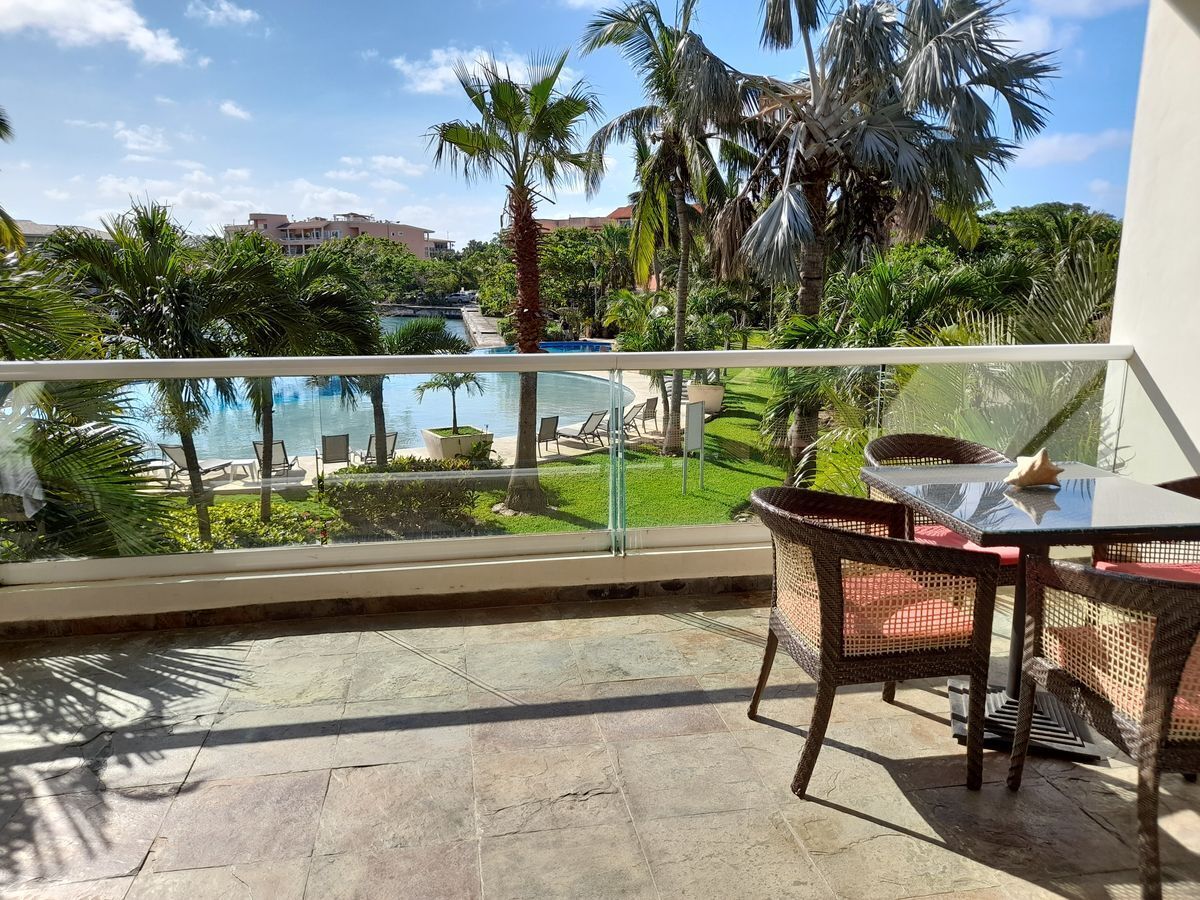 16 de 19: Terraza / Terrace.