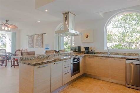 8 de 19: Cocina / Kitchen.
