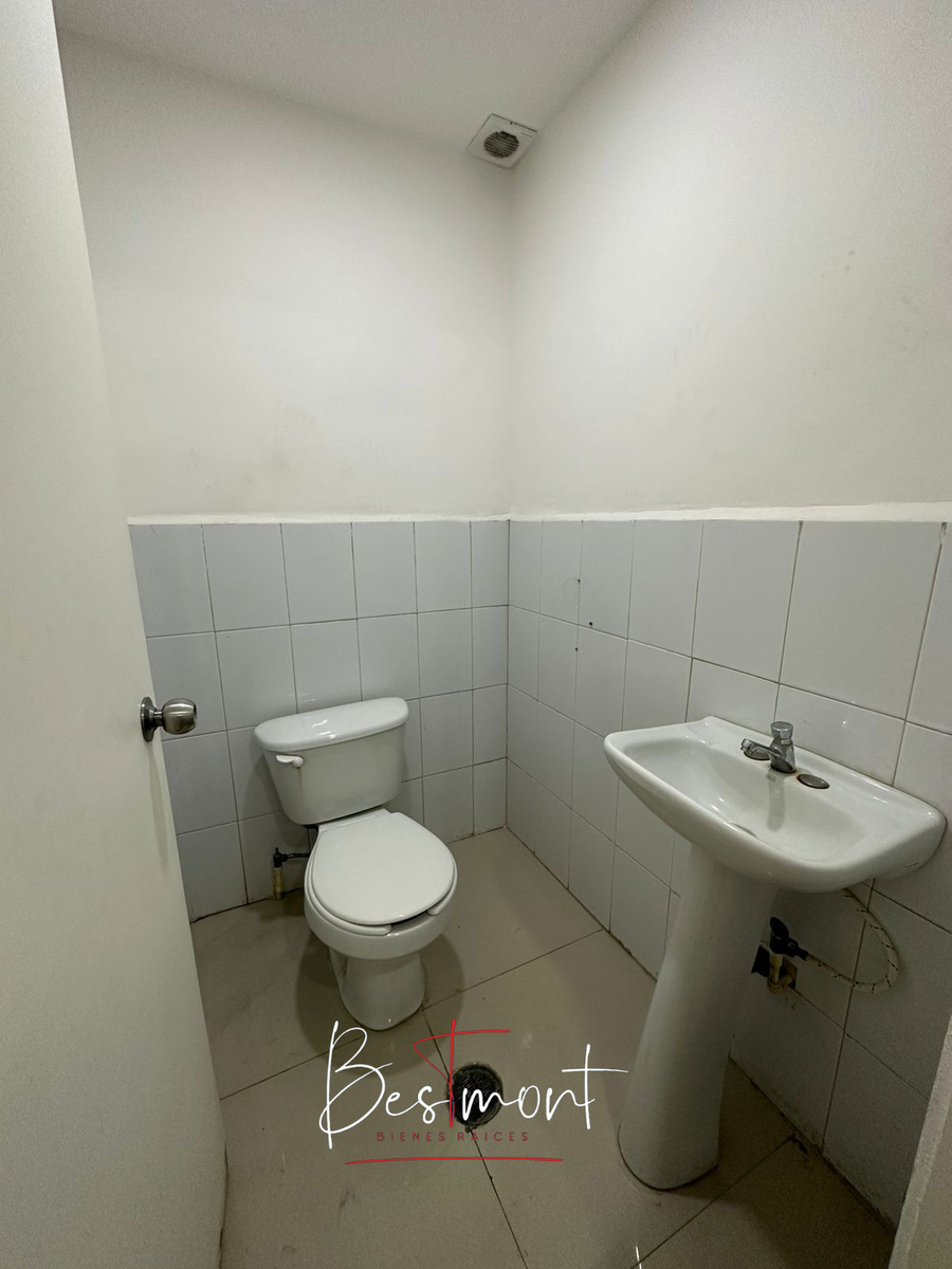 5 de 13: 1/2 baño en bodega superior