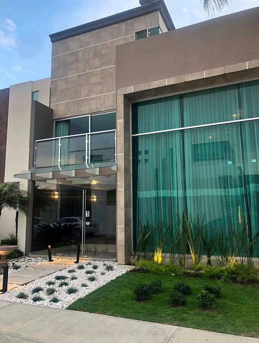Fachada, foto 1 de 11