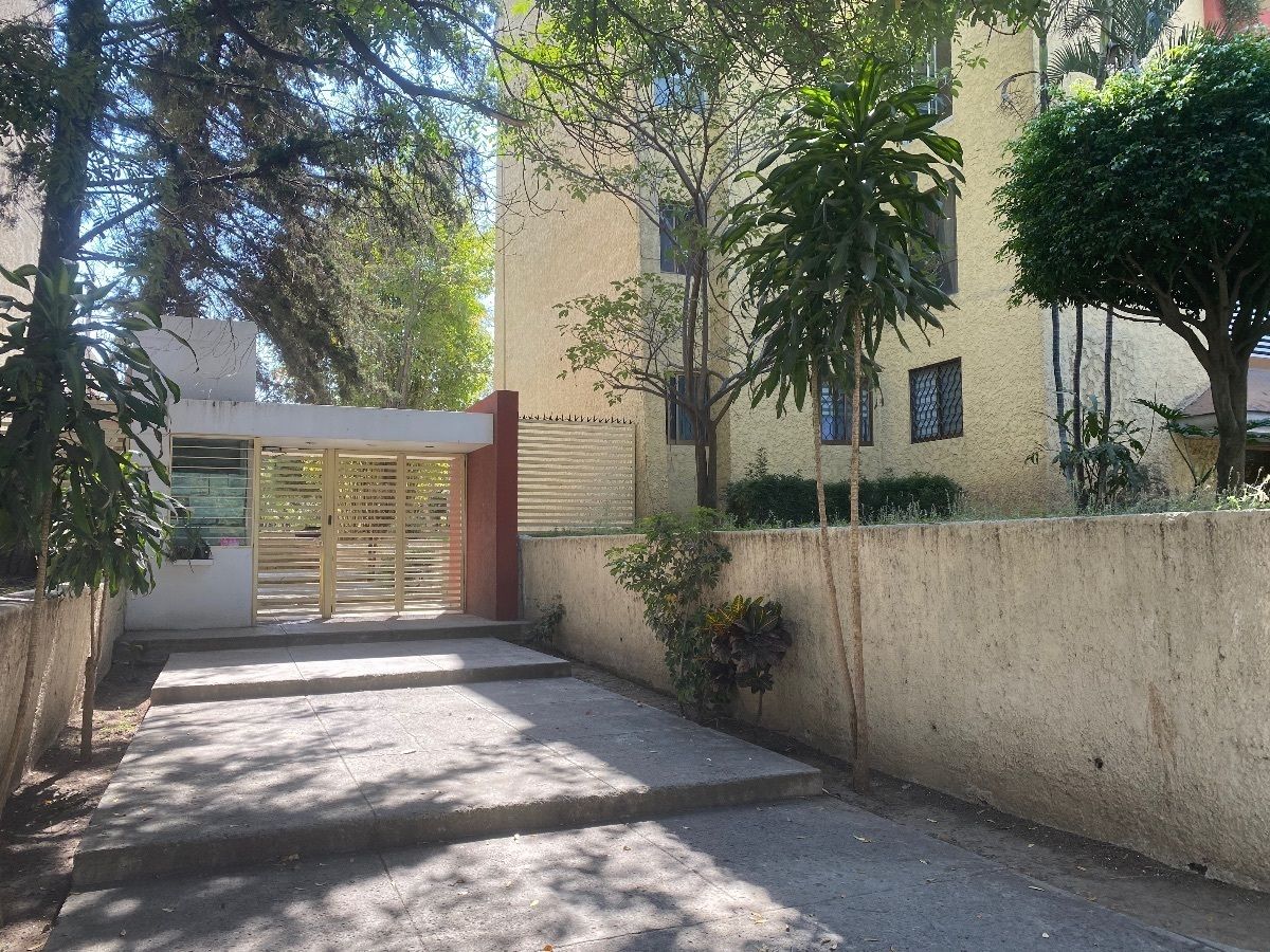 2 de 41: edificio sobre avenida México frente a Plaza Bonita en GDL