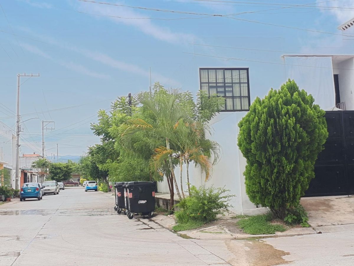 2 de 11: Vista a la calle Covina