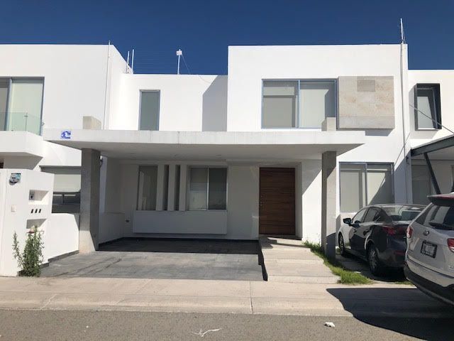 CASA EN VENTA EN LOMAS DE JURIQUILLA QUERETARO