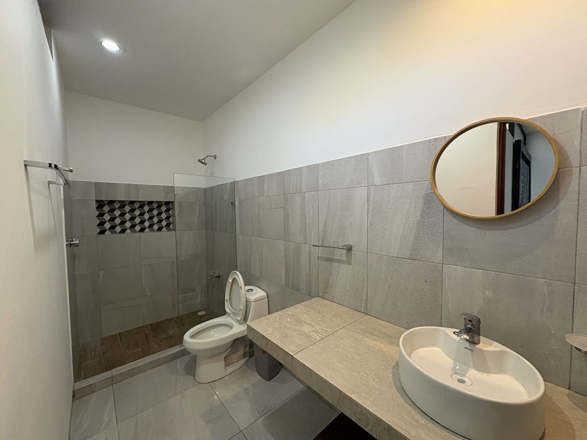 14 de 27: Baño habitación 2.