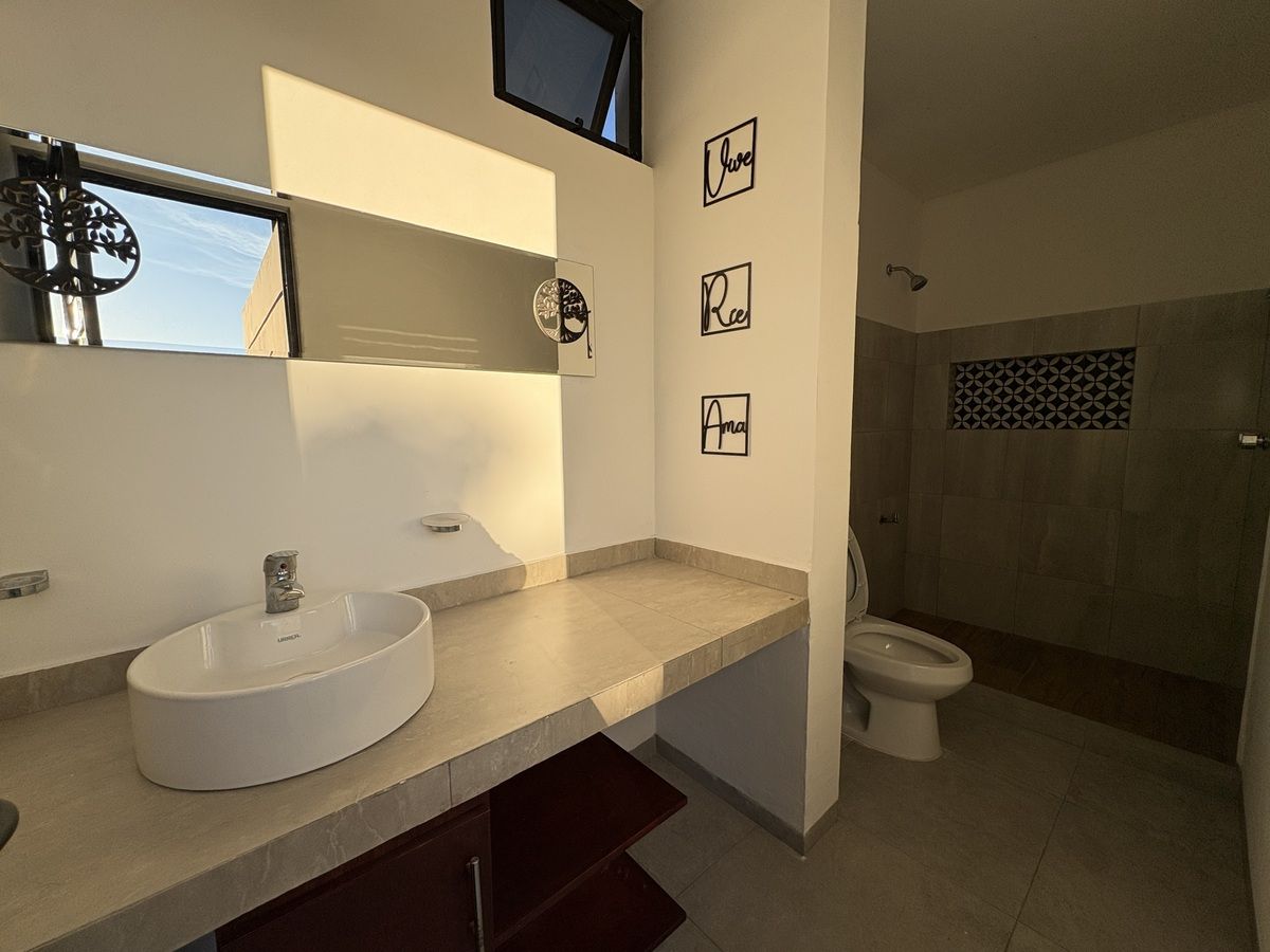 27 de 27: Baño alberca