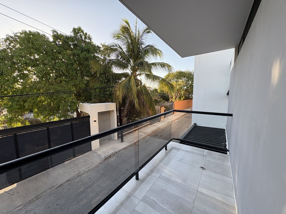 18 de 27: Balcón habitación principal