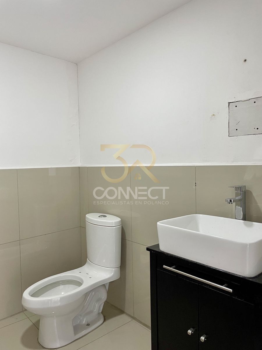 9 de 9: Baño de la oficina