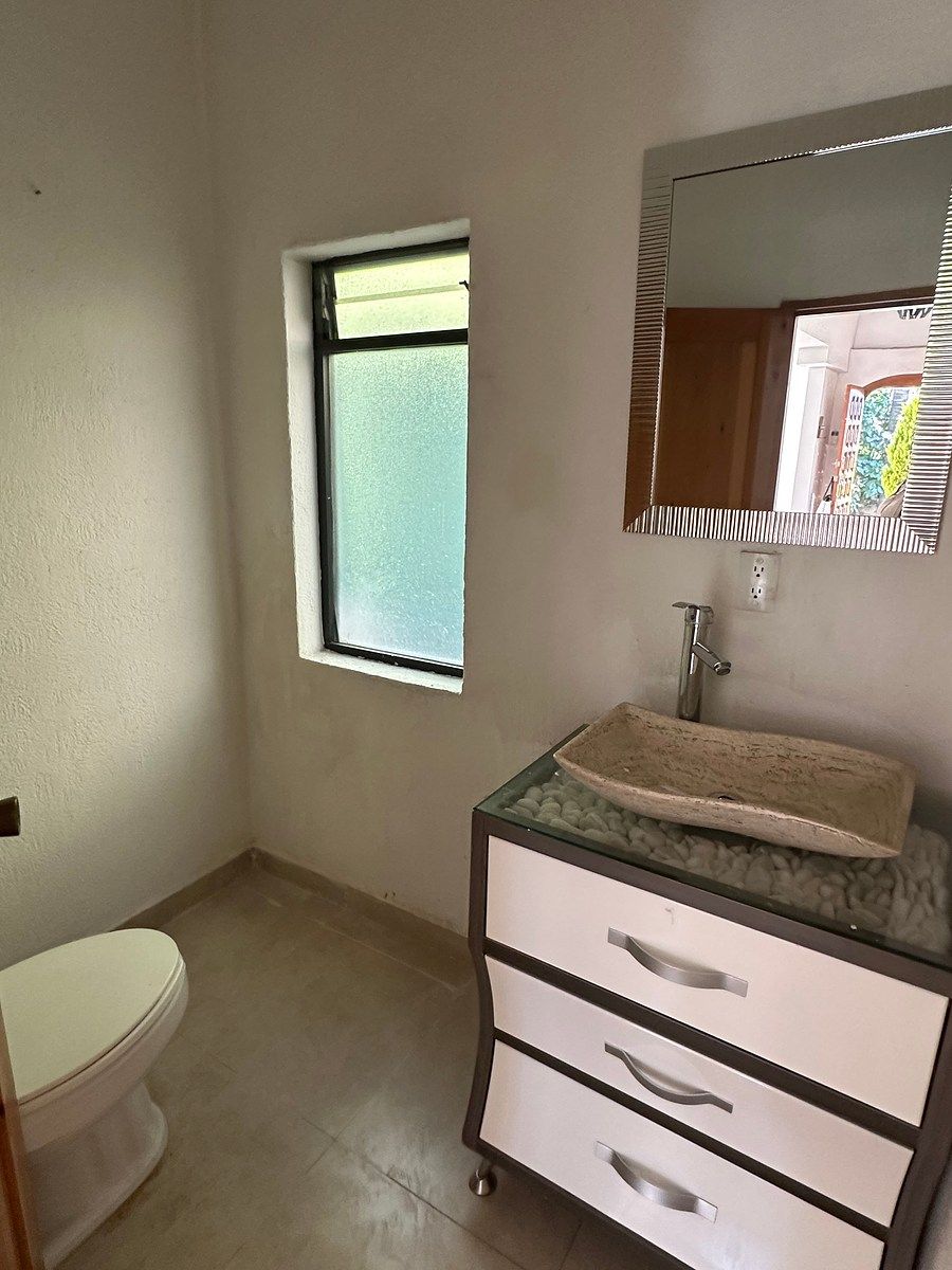 10 de 34: 1/2 baño de visitas